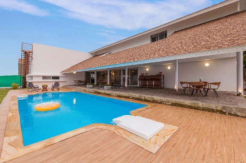 StayVista's Eva Villa - Lakeside Luxury Villa in Maharashtra
