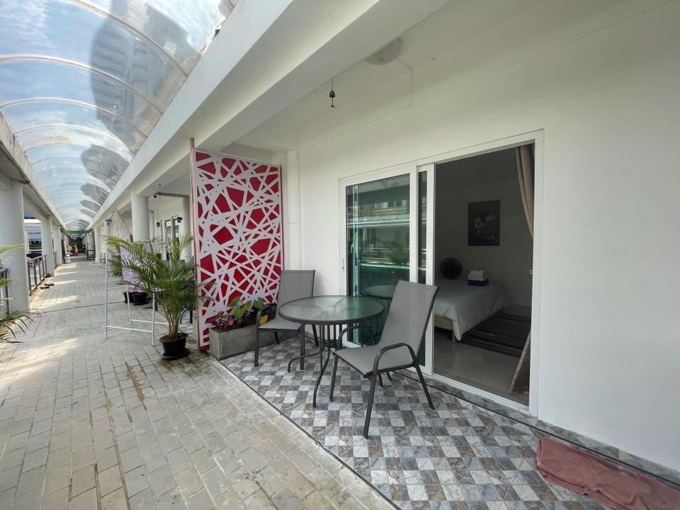 Inn dulgence on the beach (4) Apartment in Patong