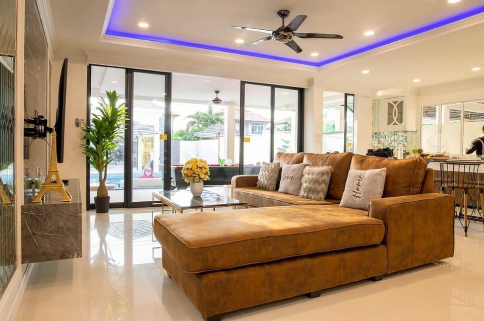 Exquisite Pool Villa J - Pattaya Pool Villa Villa in Pattaya City