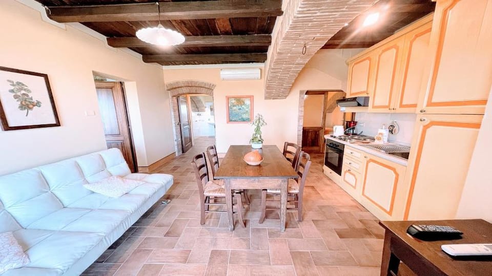Exclusive Pool-open All Year-spoleto Biofarm-slps 8-village shops, bar1 km Farm Stay in Umbria