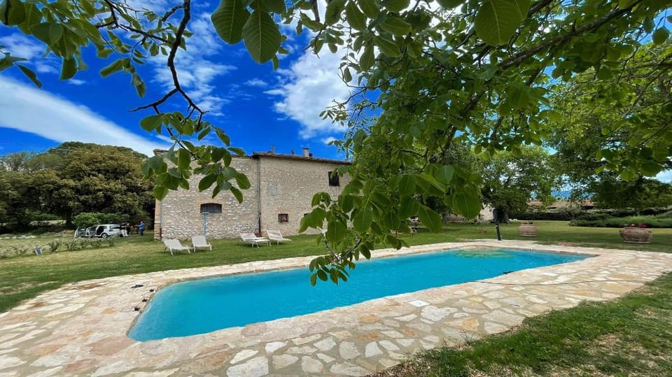 Exclusive Pool-open All Year-spoleto Biofarm-slps 8-village shops, bar1 km Farm Stay in Umbria