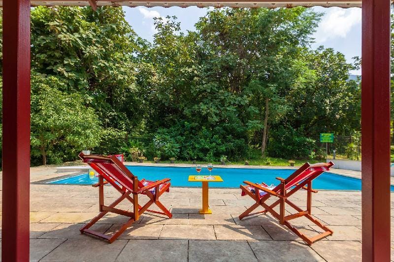 Corfu & Crete by StayVista - Mountain-view villa Villa in Maharashtra