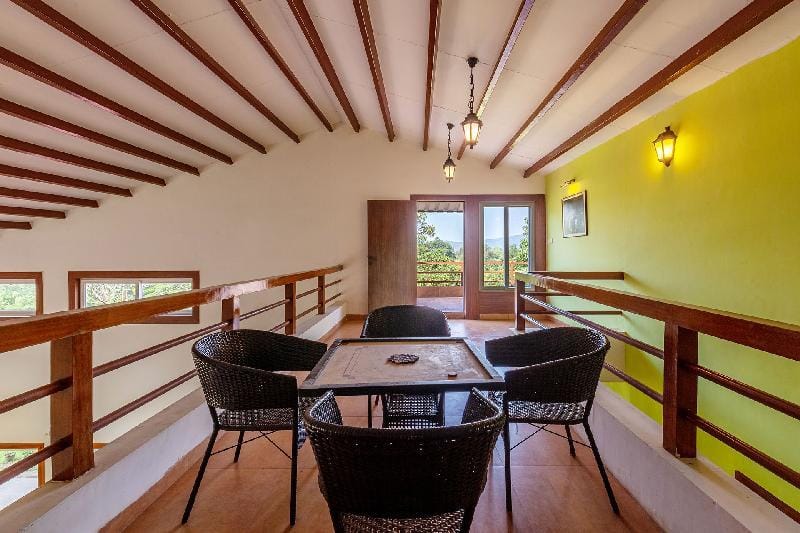 Corfu & Crete by StayVista - Mountain-view villa Villa in Maharashtra