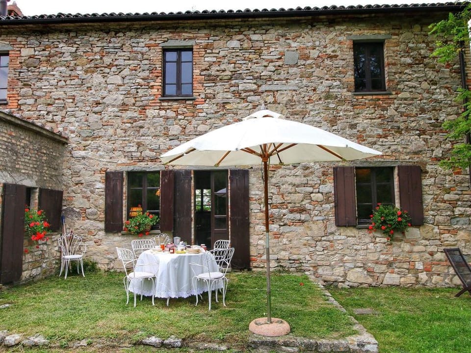 Farmhouse in Umbria with Garden Views Vacation rental in Umbria