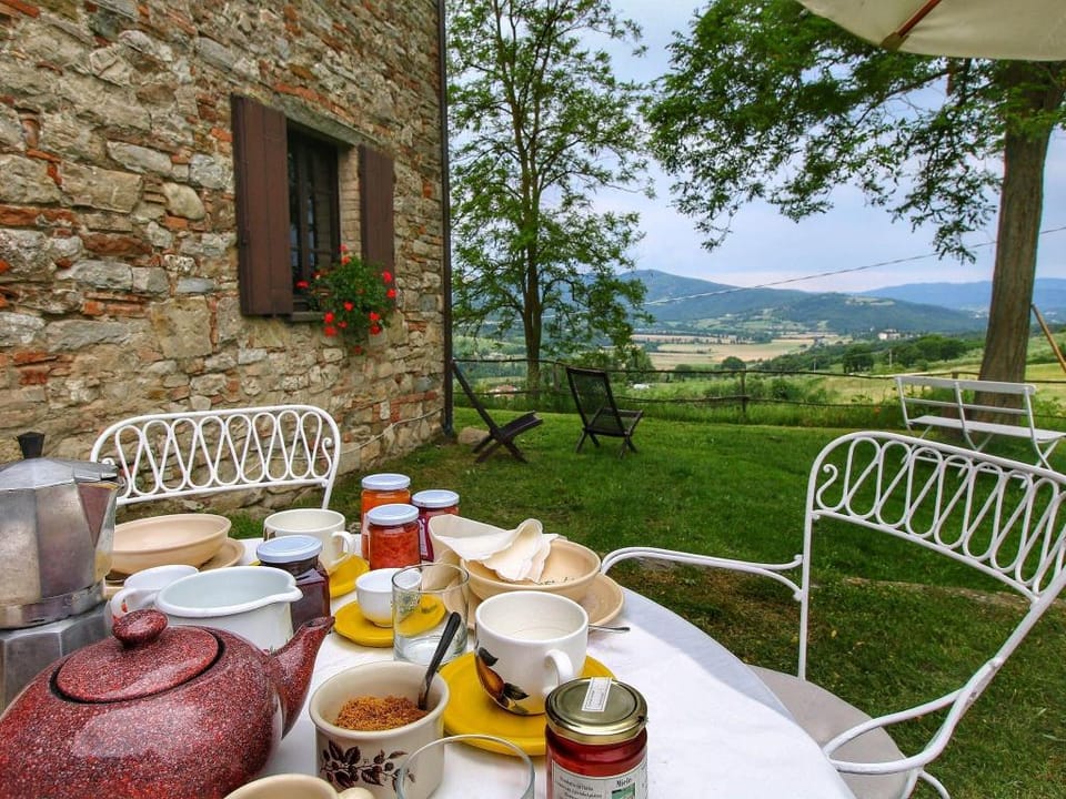 Farmhouse in Umbria with Garden Views Vacation rental in Umbria