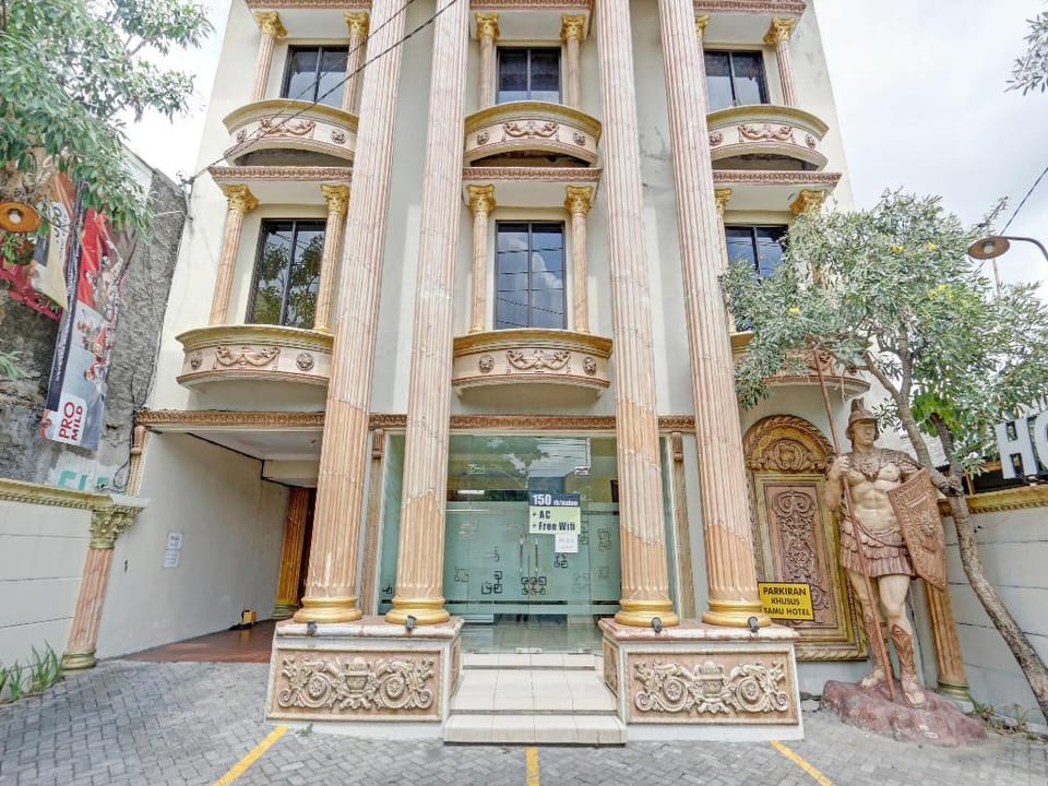 OYO 90695 Srikandi Nologaten Hotel in Yogyakarta