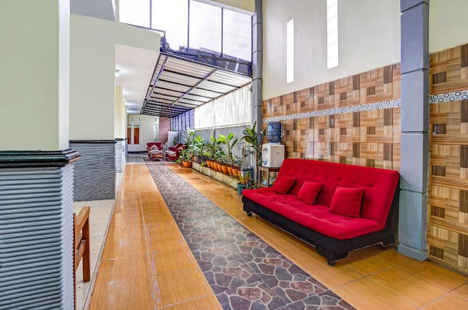 Hotel O Lancar Homestay Syariah Hotel in Batu