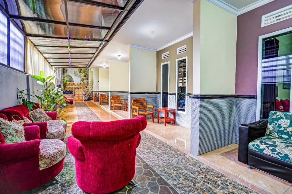 Hotel O Lancar Homestay Syariah Hotel in Batu