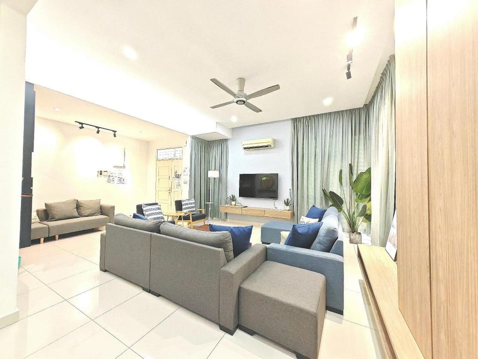 Ocean 23 @ ShamrockBeach 7 Bedroom with Pool 30pax Vacation rental in Tanjung Bungah