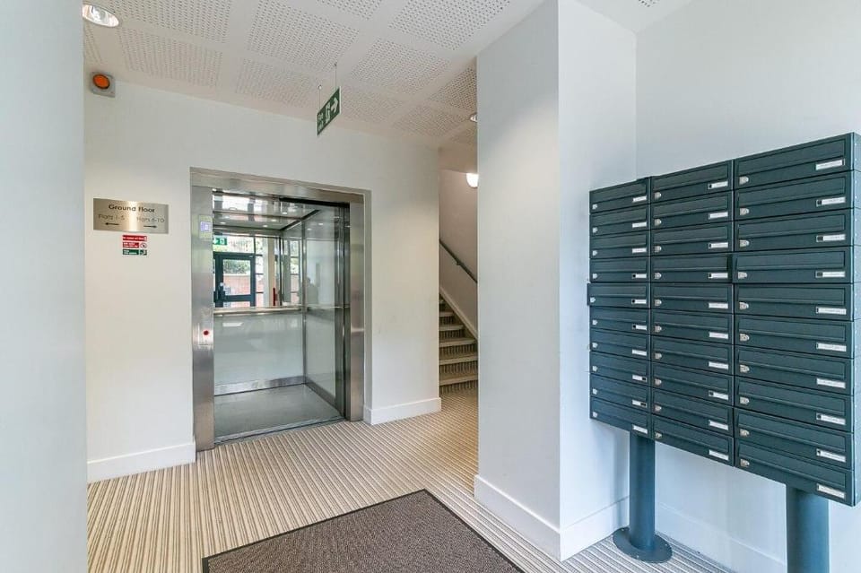 Executive Apartment Close to Train Station. Apartment in Hatfield