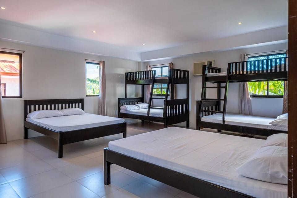 Casa Gerardo Private Resort - Natural Hot Spring Villa in Calamba