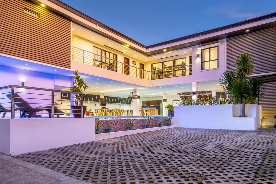 Casa Gerardo Private Resort - Natural Hot Spring Villa in Calamba