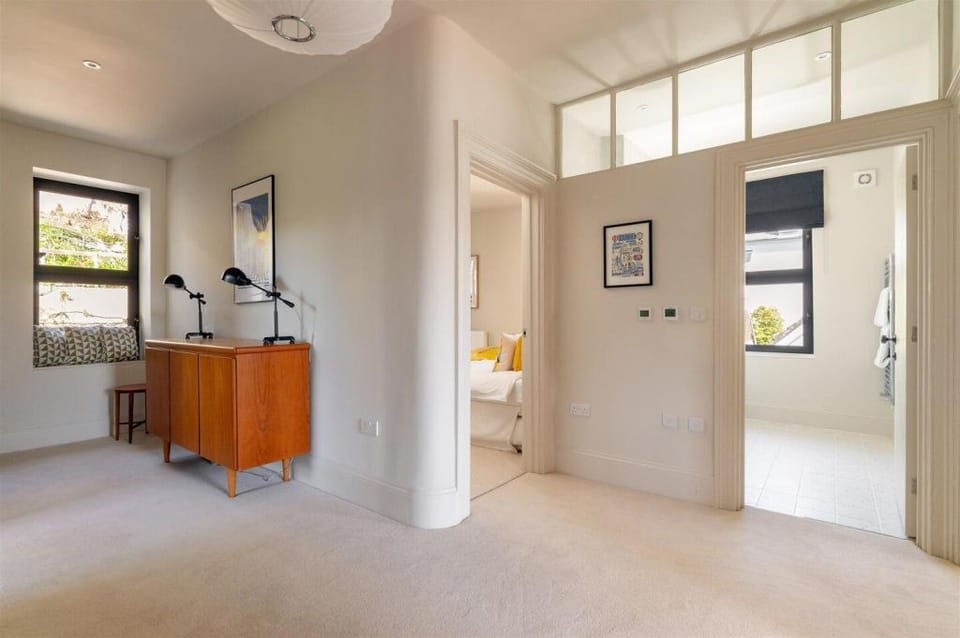 Two Guns – Contemporary townhouse with sea views Vacation rental in Dartmouth