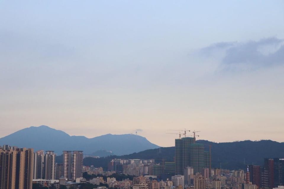 Shenzhen【信义嘉御山】深圳北近华为云里投影豪华夜景房 Apartment in Shenzhen
