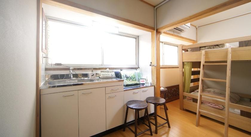 Osaka Guest House Oasis Hotel in Osaka