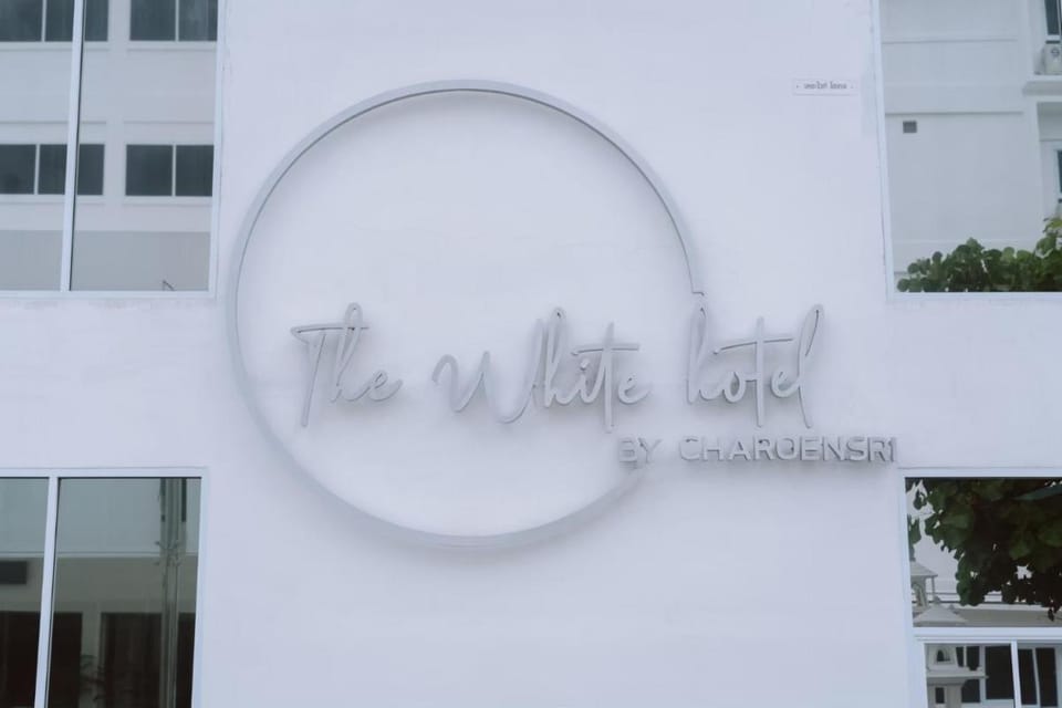 Thewhitehotel BY Charoensri - SHA Extra Plus Hotel in Laos