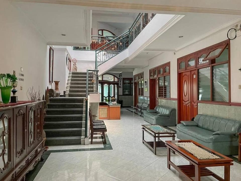 RedDoorz Syariah @ Karang Pilang Hotel in Surabaya