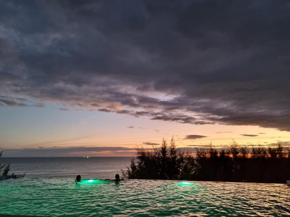 GrandBeach I (Room A202) Sea View, Mae Phim Beach, Klaeng, Rayong Apartment in Chon Buri Changwat