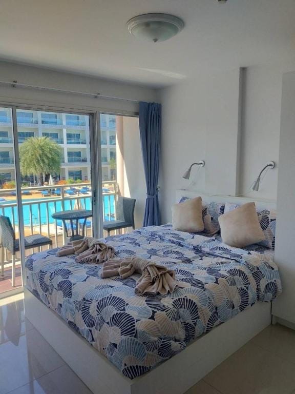 GrandBeach I (Room A202) Sea View, Mae Phim Beach, Klaeng, Rayong Apartment in Chon Buri Changwat