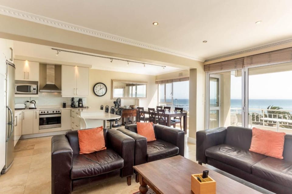 Third floor sea facing 2 bedroom apartment Apartment in Cape Town