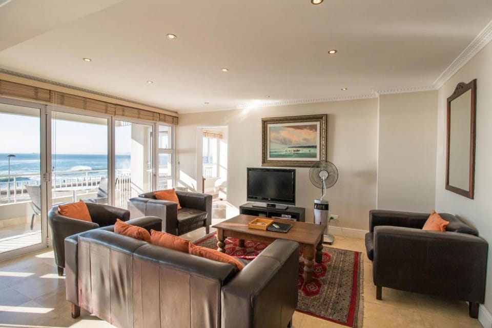 Third floor sea facing 2 bedroom apartment Apartment in Cape Town