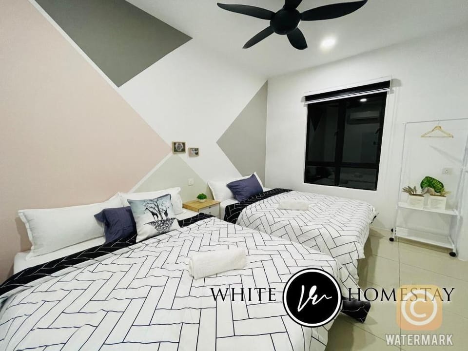 Manhattan B1-2 (4bedrooms 12pax)PoolView 2carpark Apartment in Ipoh