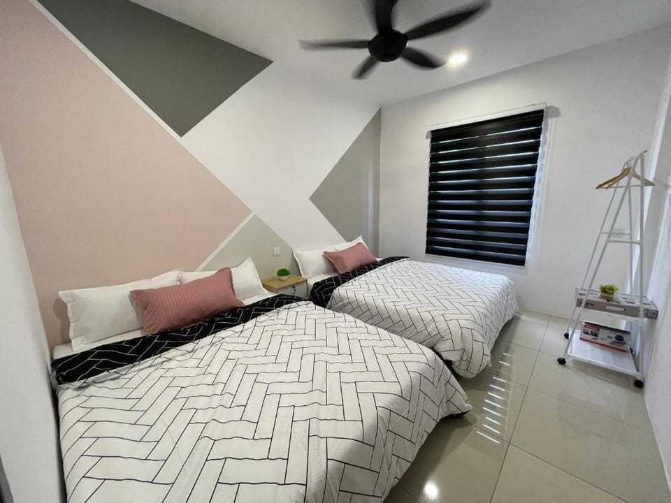 Manhattan B1-2 (4bedrooms 12pax)PoolView 2carpark Apartment in Ipoh