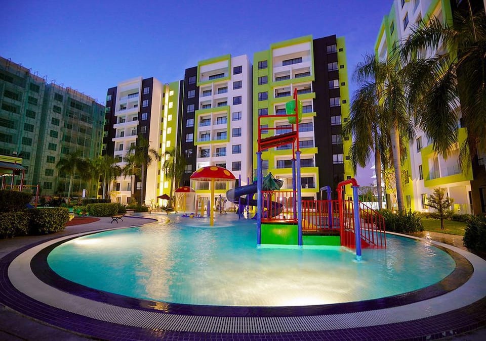 Manhattan B1-2 (4bedrooms 12pax)PoolView 2carpark Apartment in Ipoh
