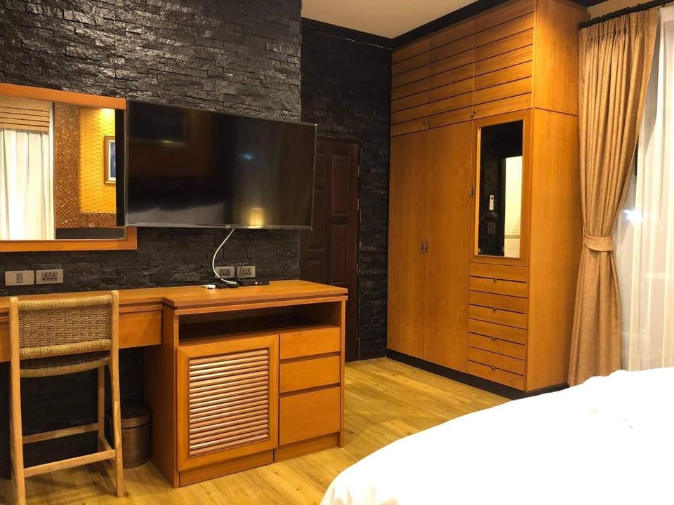 Luxury Pool Villa 4 Bedroom 2 Jacuzzi Pool Table Villa in Krabi Changwat