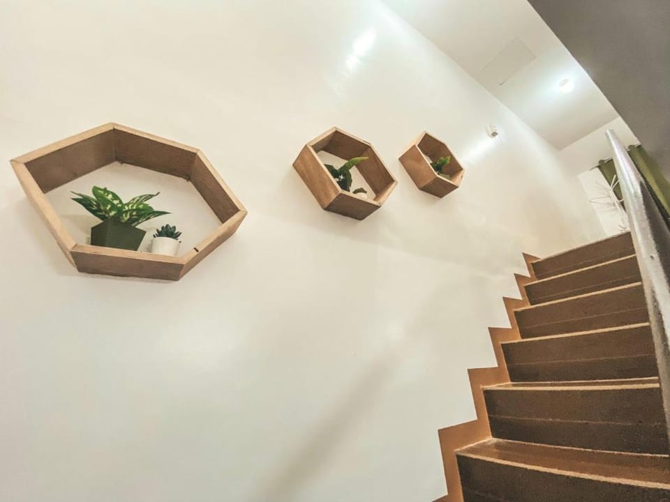 RUSTIC THEMED 2Bedroom House NEAR CLARK AIRPORT Vacation rental in Angeles
