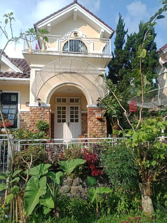 Villa Wubao kota bunga 3 kamar favorite Villa in West Java