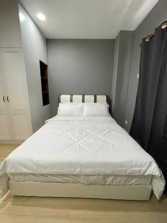 Champs Elysees Studio unit with DisneyShoplot view Apartment in Perak