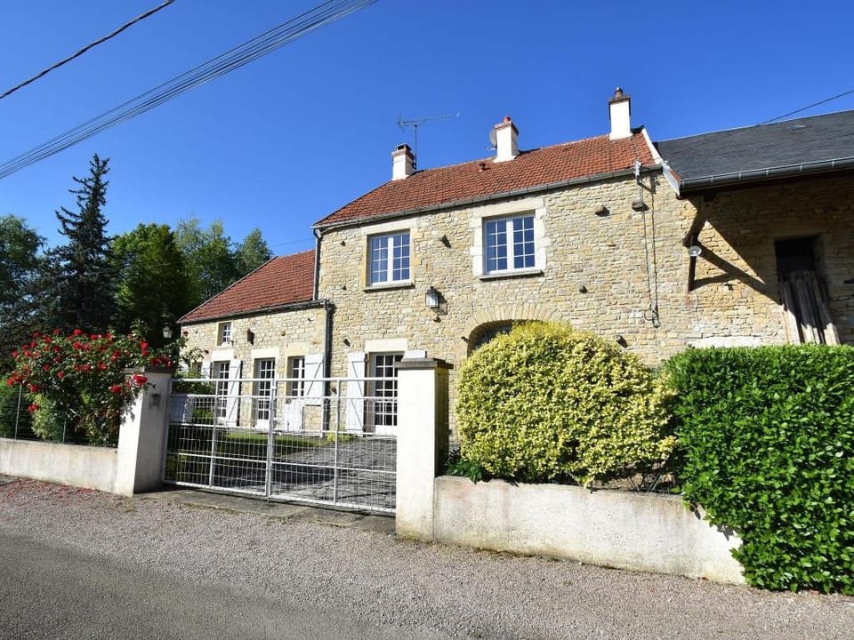 Holiday Home Vault-de-Lugny near Forest Vacation rental in Bourgogne-Franche-Comté