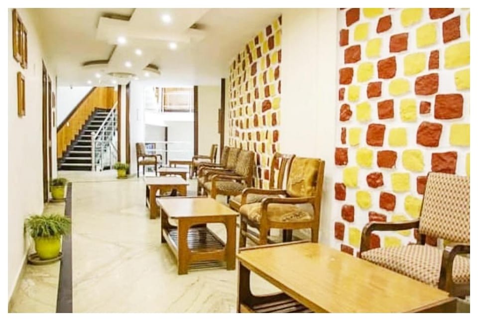 Goroomgo Mall Road Abhinandan Mussoorie Hotel in Uttarakhand