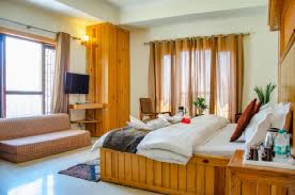 Goroomgo Mall Road Abhinandan Mussoorie Hotel in Uttarakhand