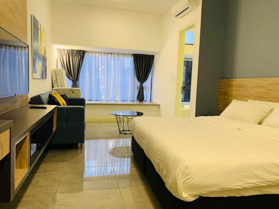 Private Bathtub FreeParking Poolview Modern B19 Apartment in Malacca