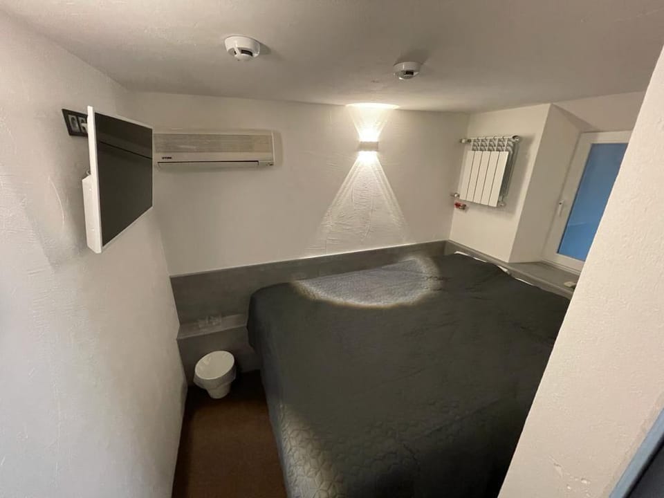 Lift Hotel Boutique - Derybasivska  №7(no window) Apartment in Odessa