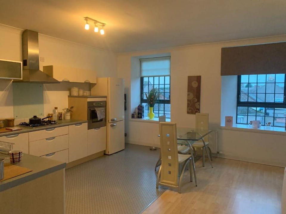 lovely 2 bedroom apartment, 25 mins from glasgow Apartment in Kilmarnock