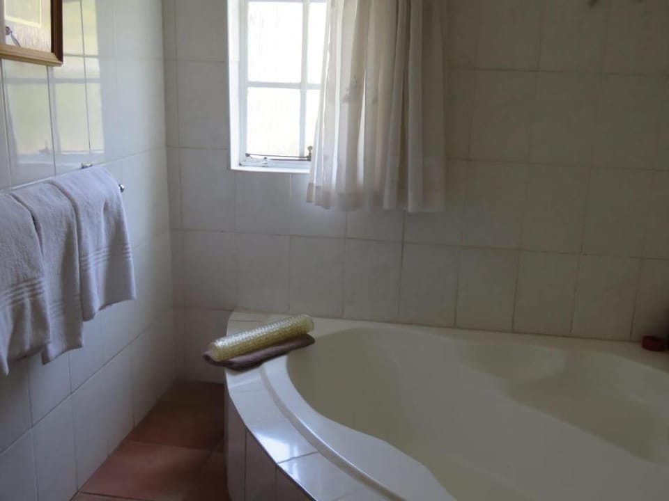 Sweet Thorn Tree Spacious cottage for 2 people with great terrace Vacation rental in Roodepoort