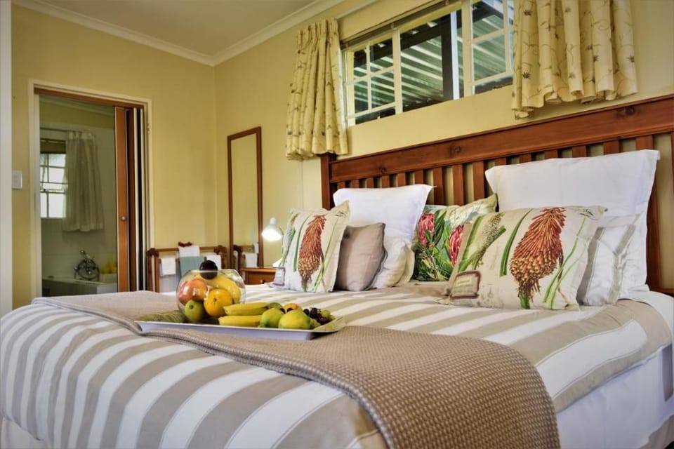 Lemon Thorn Cottage for 2 people with wonderful private terrace in garden Vacation rental in Roodepoort