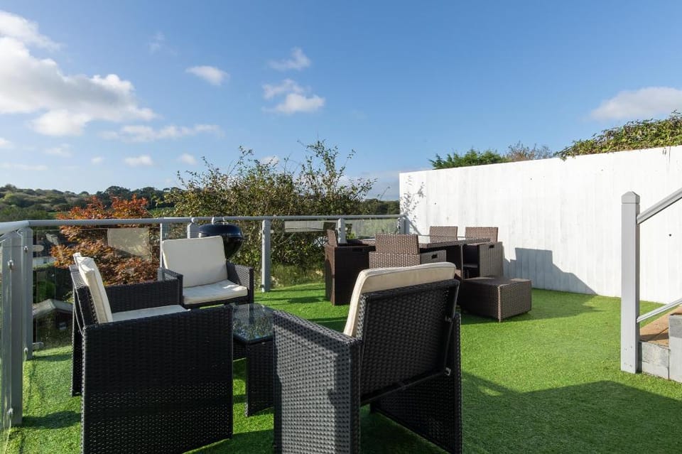 Cartref - Cottage with Hot Tub, Countryside Views Country House in Saundersfoot