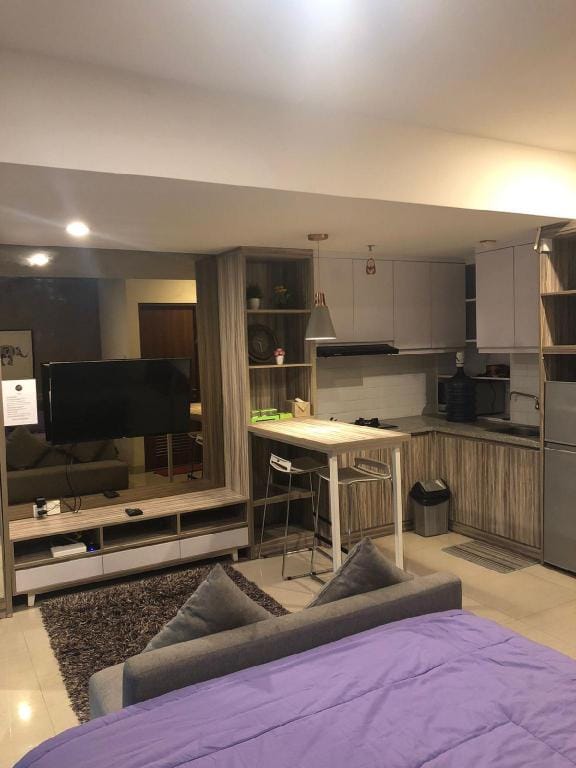 Apartemen Grand Kamala Lagoon by. Roomput Apartment in West Java