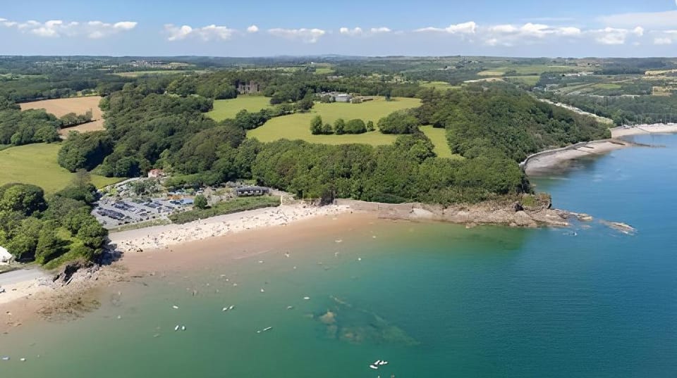 Hazelglade Cottage - Hot Tub and Games Room Country House in Saundersfoot