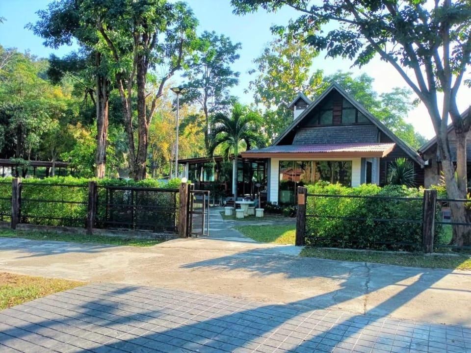 Bandin Klindao บ้านดิน กลิ่นดาว กาญจนบุรี Vacation rental in Thailand