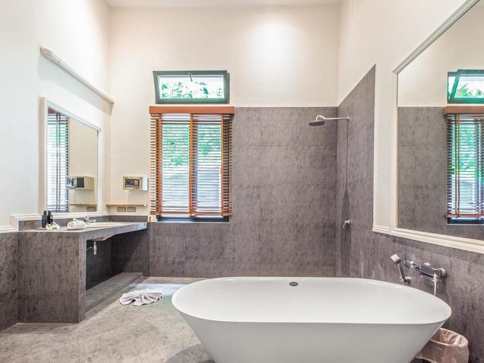 Direct  Beachfront  Private Pool  Phuket Villa in Wichit