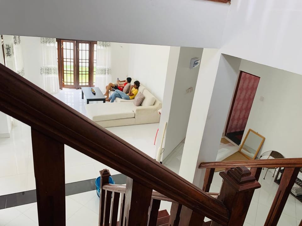 H&M VILLA Vacation rental in Western Province