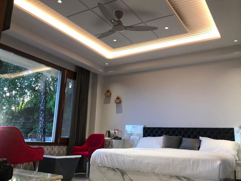 WESTBERRY GARDEN VIEW SUNSET ROOM Villa in Shimla