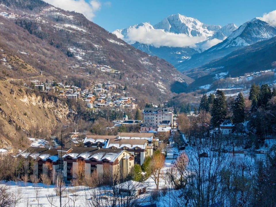 Mountain Escape with Pool Apartment in Les Allues