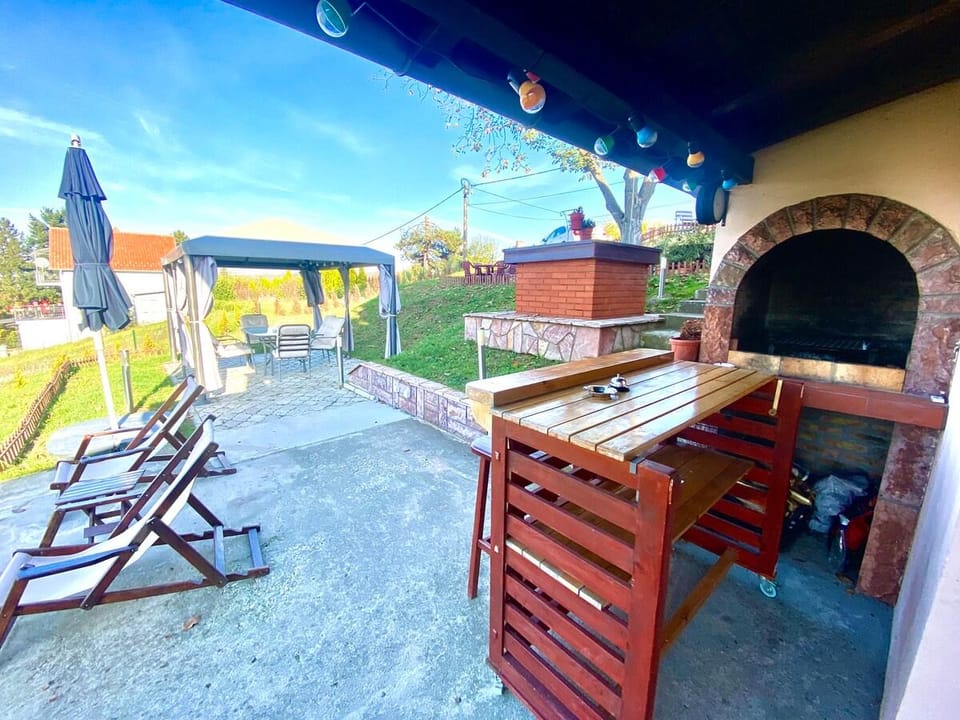 Avala Sunset apartment only 20 mins from down town Apartment in Vojvodina
