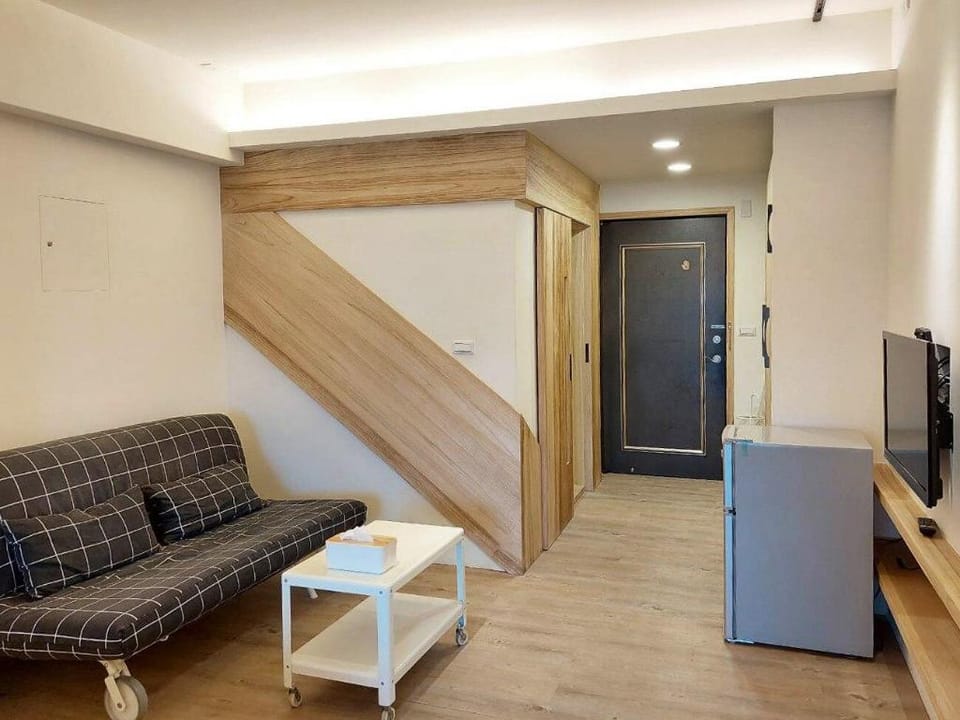 YI-JIAN逸間套房 (獨立觀景陽台、花蓮市中心、近東大門夜市) Vacation rental in Taiwan, Province of China